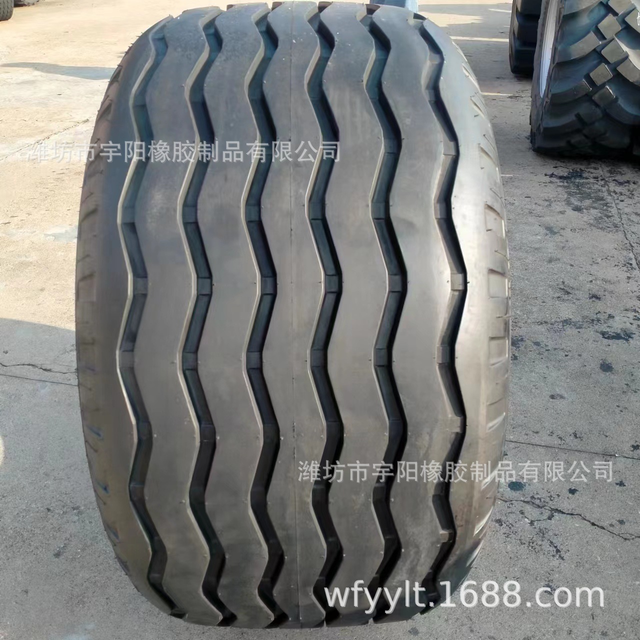 22-20 沙漠运输车轮胎 斜交工程机械轮胎