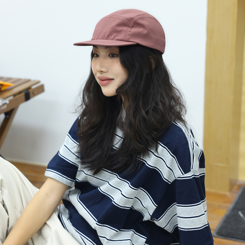 ライトバージョンの女性用つばの短い帽子、オリジナルのトレンディなブランドの無地イン超人気の新しいスケートボード無地の小さな平らなつばの5枚の帽子|undefined