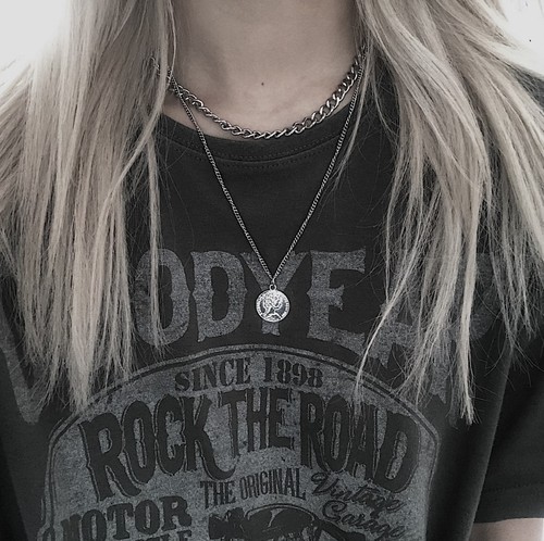 Personalized Hip-Hop Necklace for Autumn/Winter, Women's IG-Style Minimalist Design—European & American Multi-Layered Sweater Chain with Streetwear-Inspired Coin Pendant