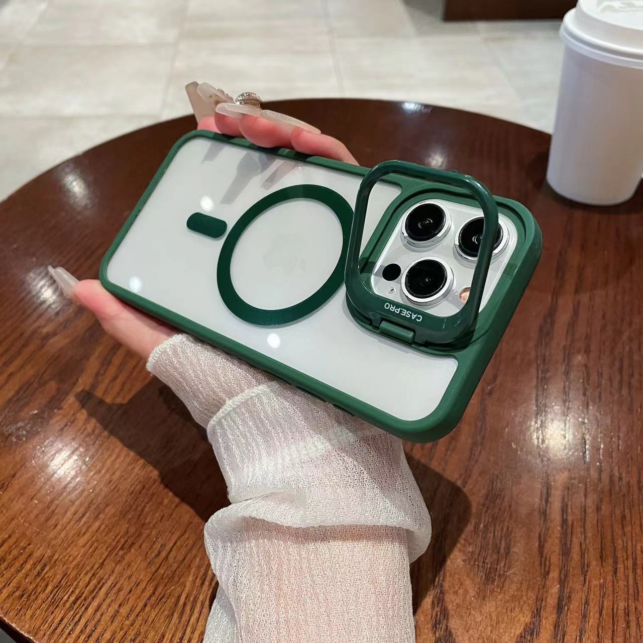 진한 녹색 + 자기 흡입