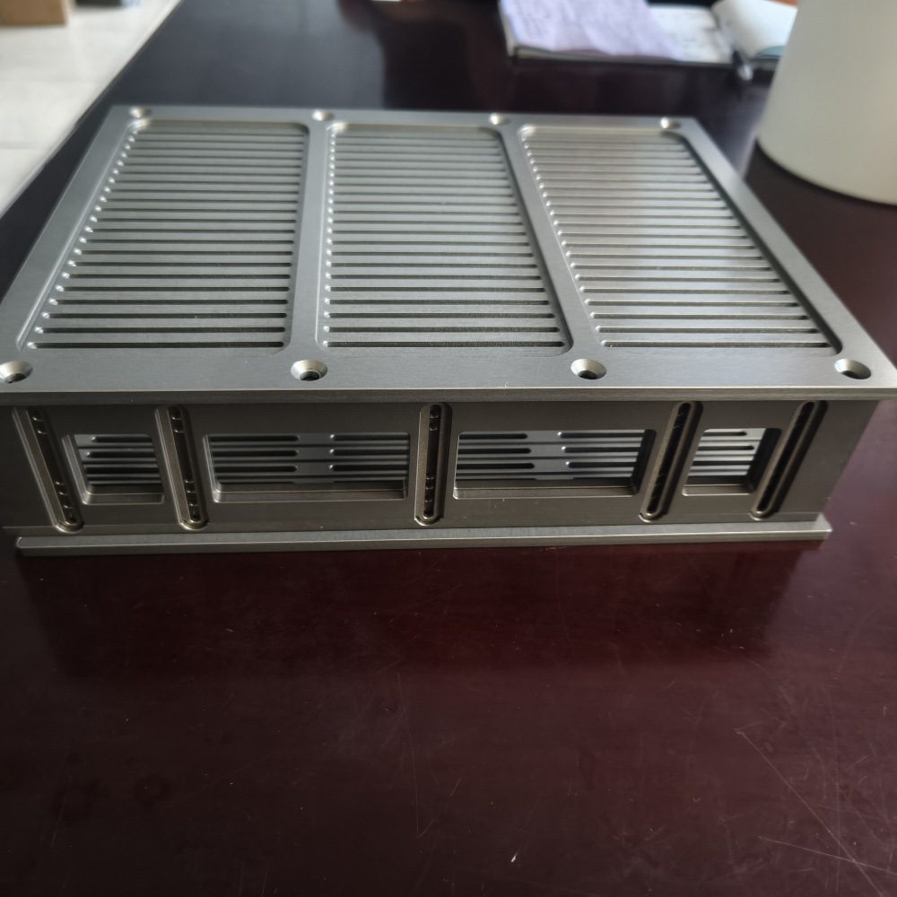 ���л��ӹ�������Ͻ���CNC��ϳ�ӹ��Ǳ��������