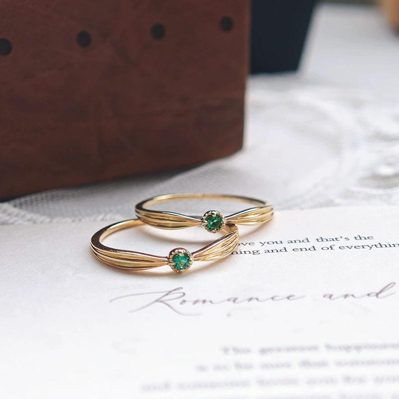 Yili ювелирные изделия оптом 9K золото простой ретро Джокер натуральный Изумрудный камень кольцо Женщины