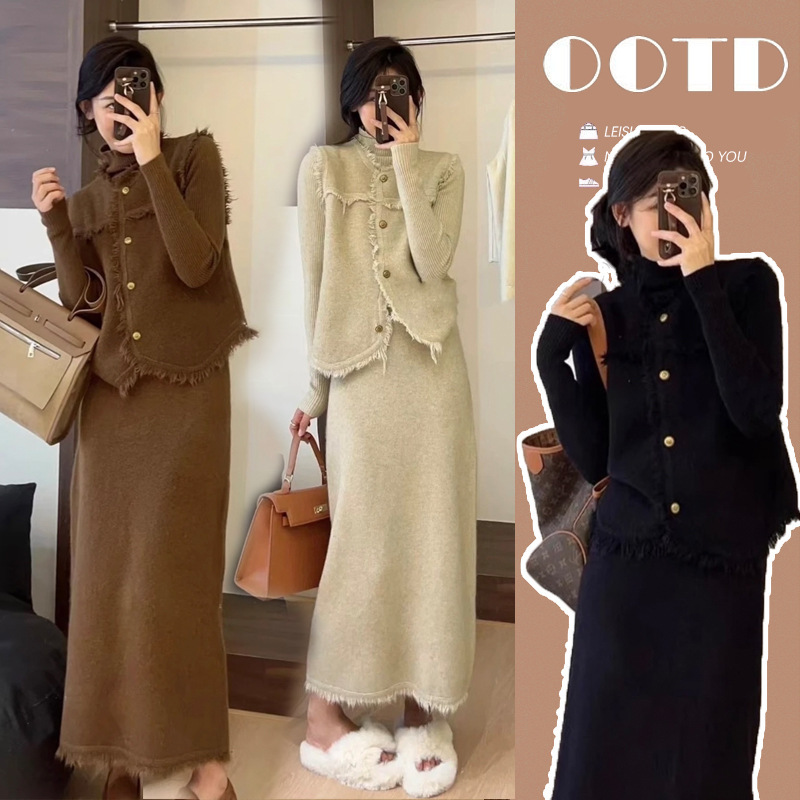 2025 New Autumn and Winter Style Small Fragrant Round Neck Vest Thickeneded Knitted Maternity Dress Elegant Breastfeeding Two-Piece Suit