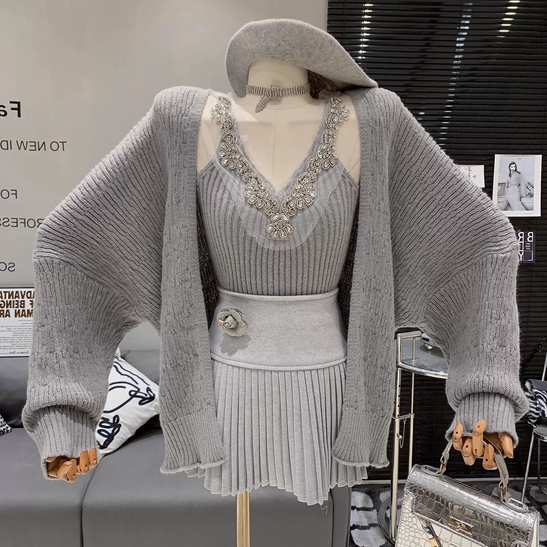 Универсальный кардиган, набор белый/черный, V-образный вырез, облегающий, утягивающий эффект, свободный крой