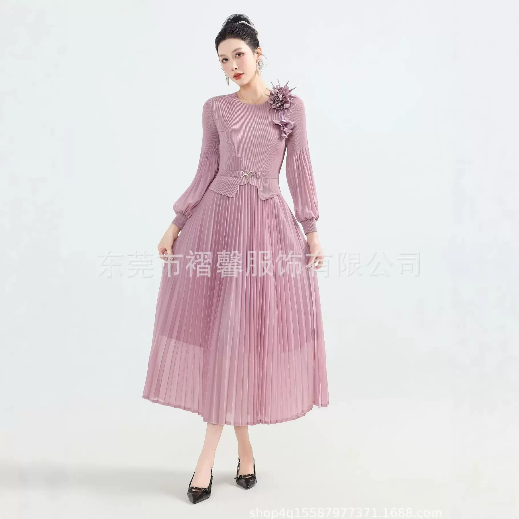 优雅三宅褶皱连衣裙时尚灯笼袖肩膀花球装饰适合派对穿大码连衣裙