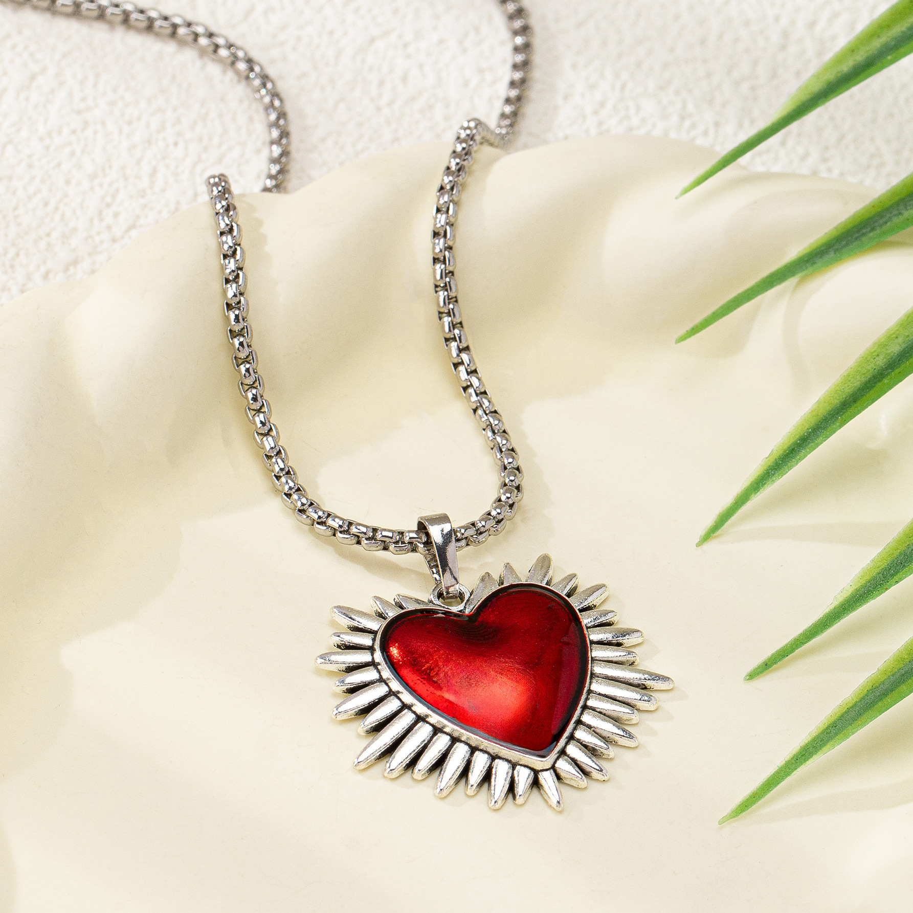 Plating Design Classic Style Heart Shape Alloy Chain-free Pendant Necklaces Wholesale