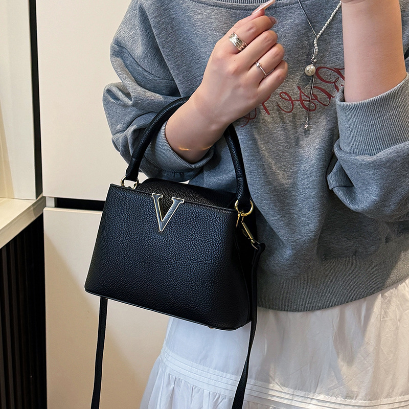 Bolso de textura transfronteriza 2025 verano nuevo bolso femenino simple patrón de lichi bolso de hombro con letras de moda bolso de mensajero