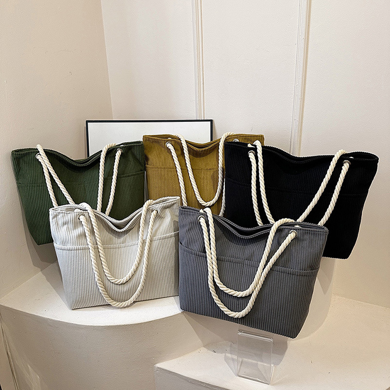 Otoño y invierno retro moda de gran capacidad de tela de cordillera 2024 nueva textura de bolso de hombro de mamá
