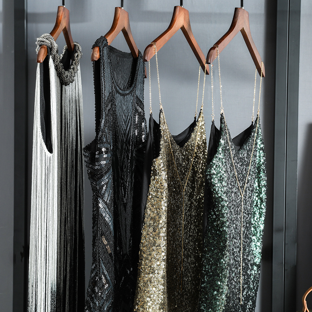 Sala de modelo verde sala de vestuario vestuario moderno simple mesa de maquillaje combinación de decoración caja de almacenamiento de vestido de cena