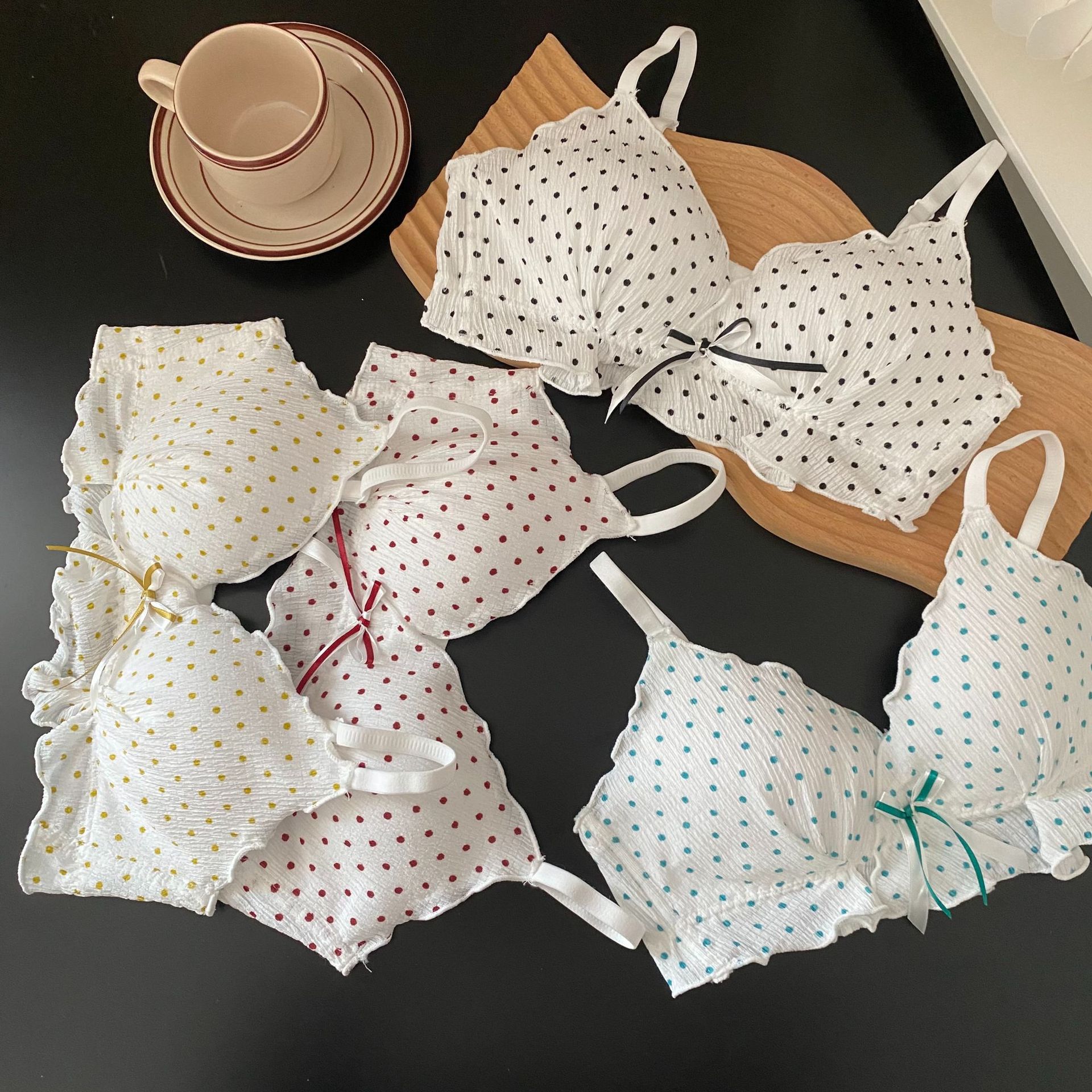 Ropa interior delgada de lunares franceses reunida sin anillo de acero, copa fija para mujer, recolección lateral de leche auxiliar, sujetador de soporte superior anti-flacidez