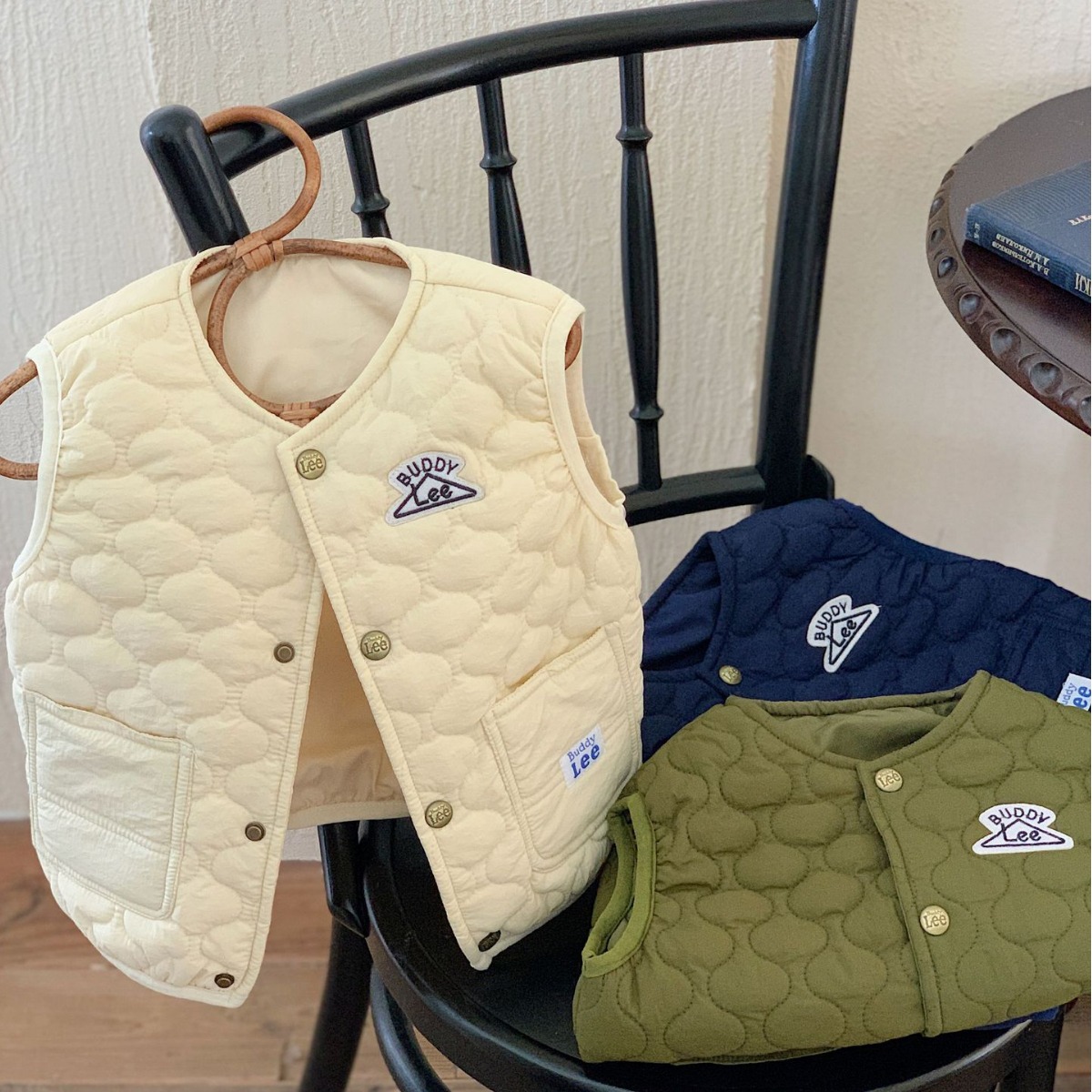 2023 INVIERNO DE LOS NIÑOS abajo algodón chaleco niñas engrosada chaleco japonés niños de invierno abrigo en stock