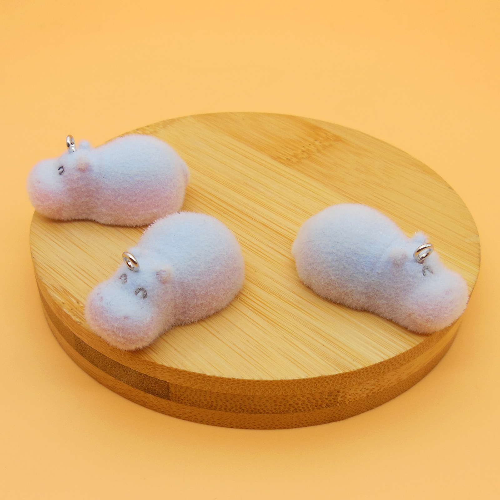하마는 강물에 누워 자고 있다