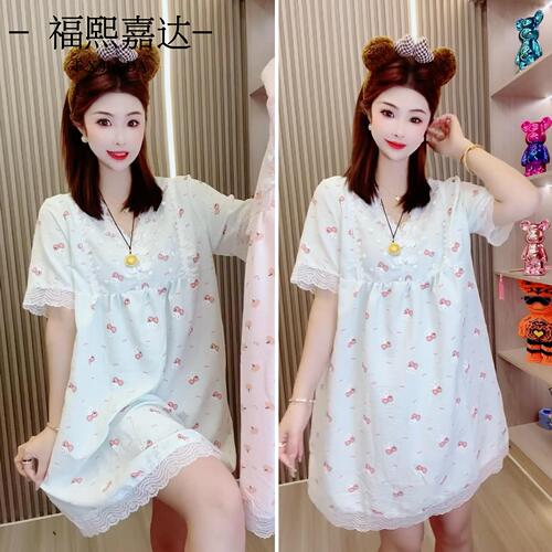 New oversized floral dress with loose-fitting short sleeves—summer, lightweight pajama style, perfect as a princess-inspired loungewear piece with delicate, sweet lace details.