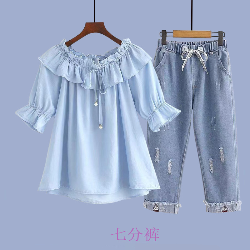 Blue trousers, with short sleeve