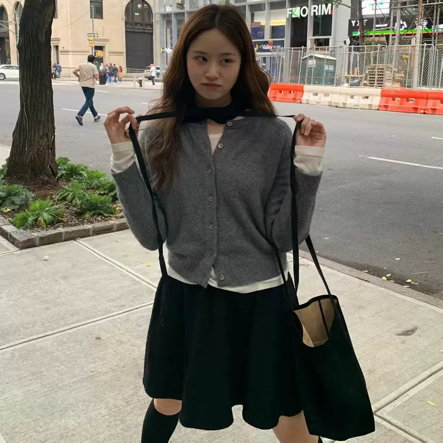 现货 2025冬季新款韩国东大门OU*CE纯色圆领单排扣针织开衫上衣女