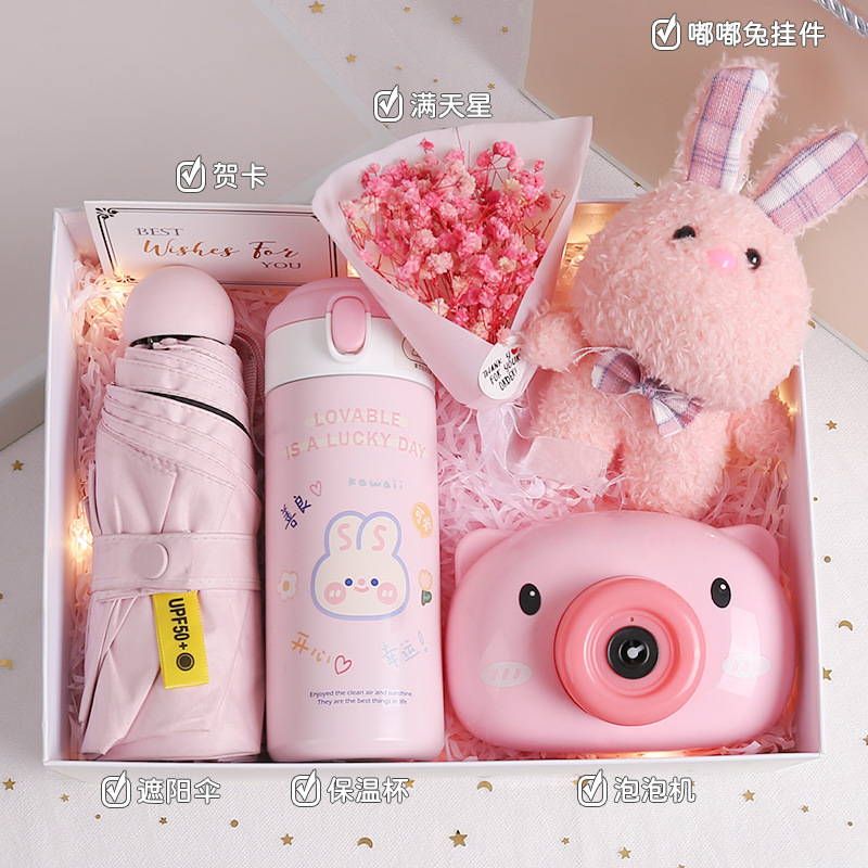 誕生日プレゼントは女の子に彼女の親友をプレゼントします。|undefined