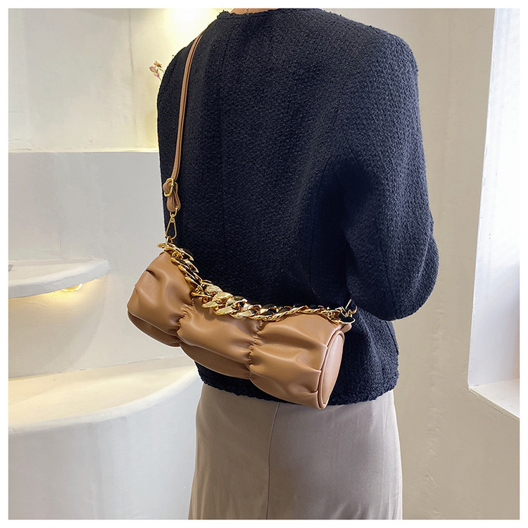 Korean Style Pleated Chain Messenger Shoulder Cylinder Women's Bag display picture 2