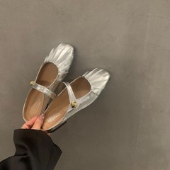 春と秋の女性用シルバーフラットトゥトゥハーフスリップサンダル、高級夏アウター、メリージェーンミュール、スカート付きシングルシューズ