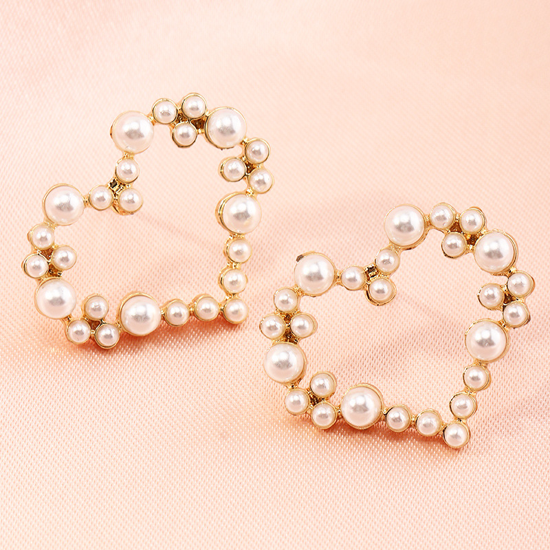 Fashion Heart-shape Pearl Letter Earrings display picture 4