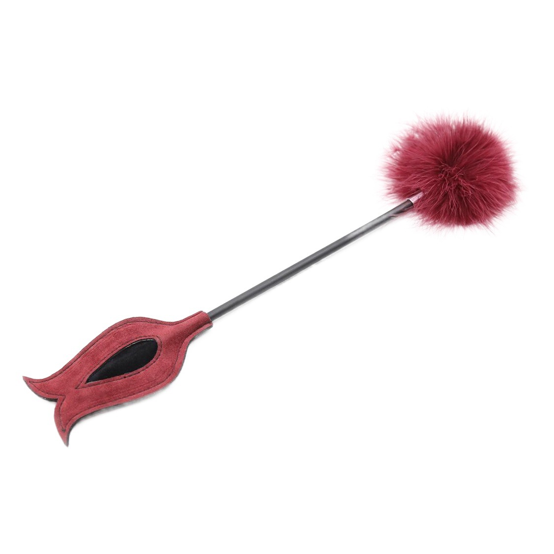 Los fabricantes de SM producen accesorios eróticos color borgoña, púas de plumas negras y rojas, bastones para coquetear en pareja y púas de plumas para flirteo.