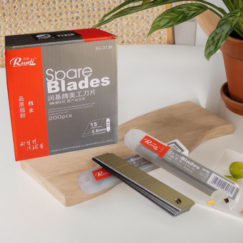 润基3136大号200片美工刀片裁剪刀裁纸刀壁纸刀大码裁切刀切纸片