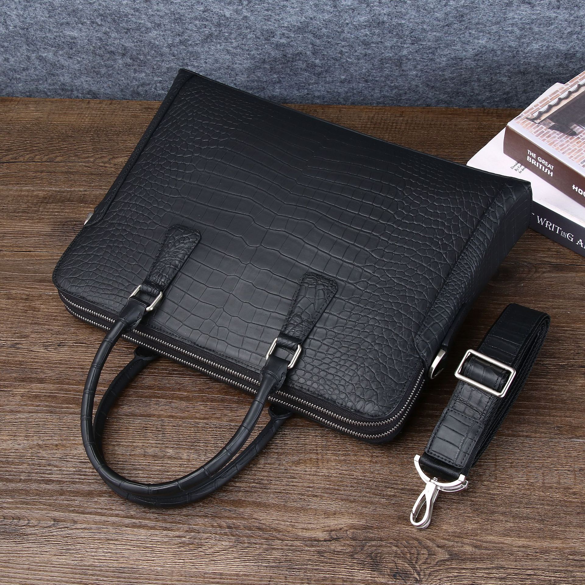Cặp da nam công sở họa tiết vảy cá sấu, túi xách tay đựng laptop cao cấp khóa kéo đôi dung tích lớn chi tiết 3