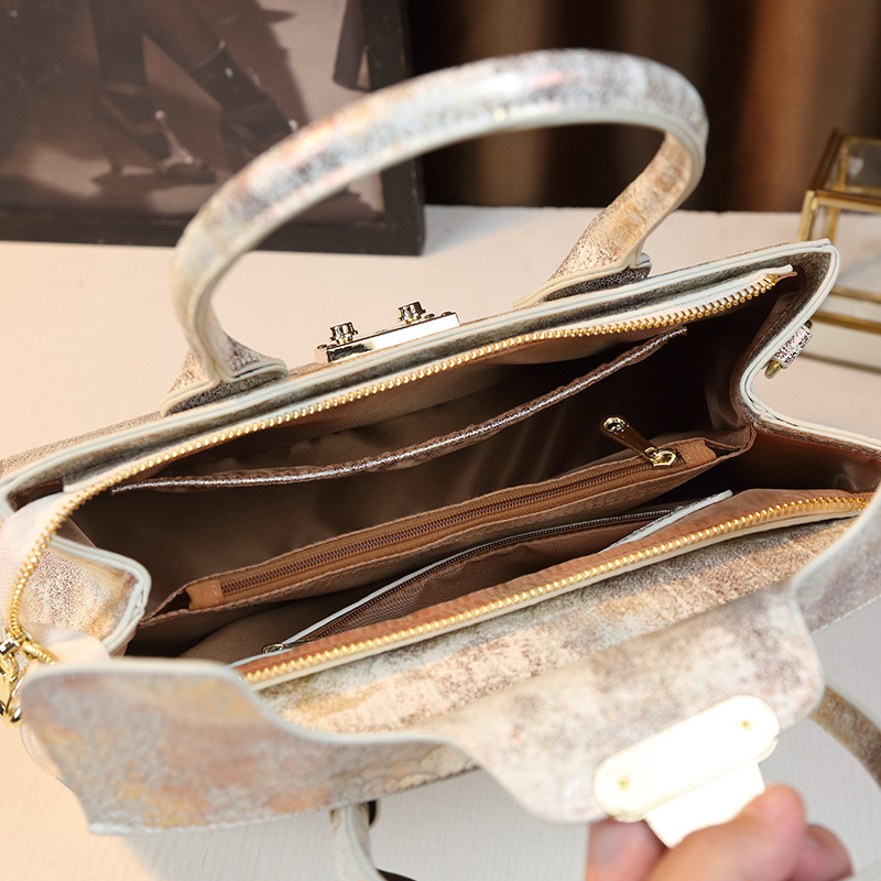 Luxusní dámská kabelka s pythonovým vzorem, nový model roku 2024 pro matky středního věku, velká a všestranná crossbody kabelka._voghion.com