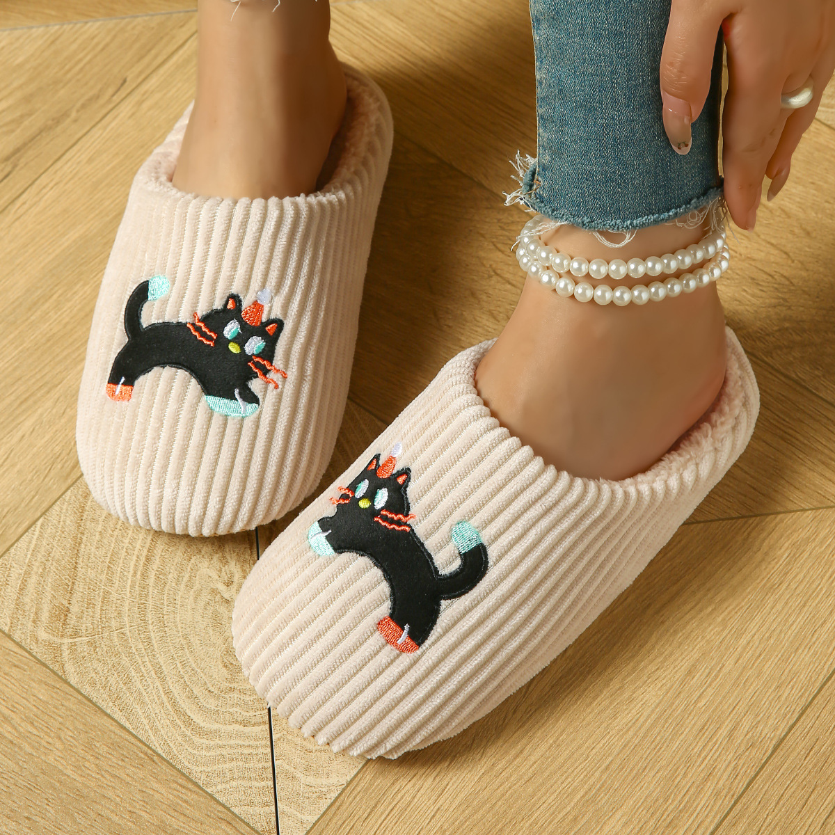 Zapatillas de algodón domésticas interiores de dibujos animados engrosados en otoño y invierno calentamiento casero casero zapatos de algodón de lana mujer