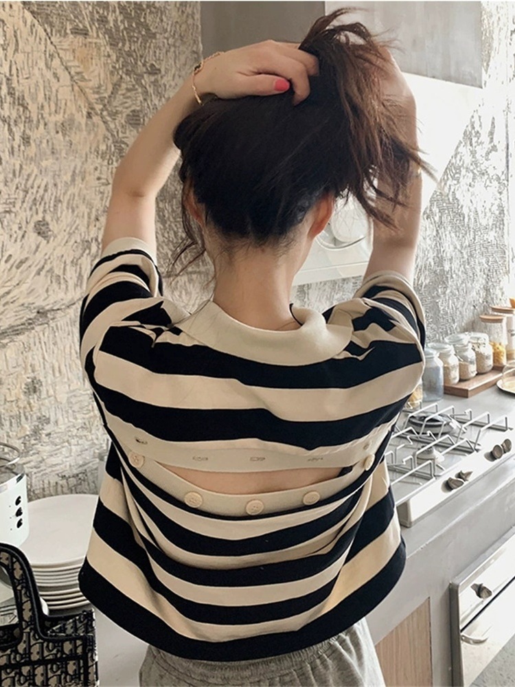 A small minority Scheming Backless have cash less than that is registered in the accounts jacket ins stripe Short sleeved T-shirt 2022 new pattern half sleeve Sense of design
