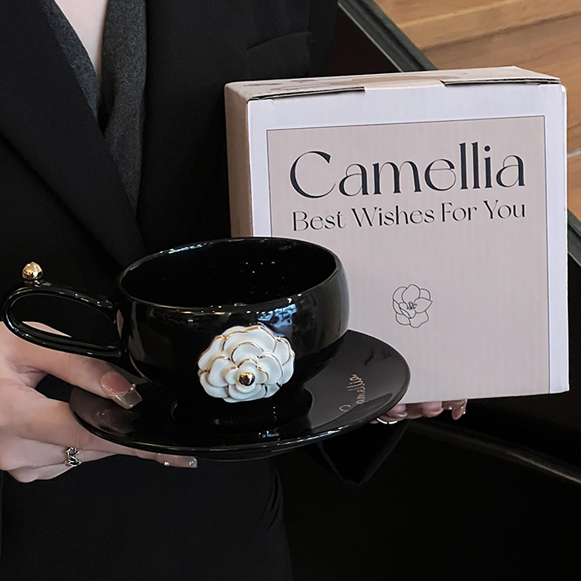 Luz de lujo camellia cerámica pareja taza de café de alto valor de la cara taza de agua de desayuno leche acompañante regalo de mano taza de té de la tarde platos