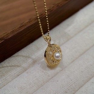 18K Gold Accessories, Natural Mother-Of-Pearl Inlaid with Diamonds D0.01Ct, Picture with 3.5-4mm Beads, Chain and Beads Not Included