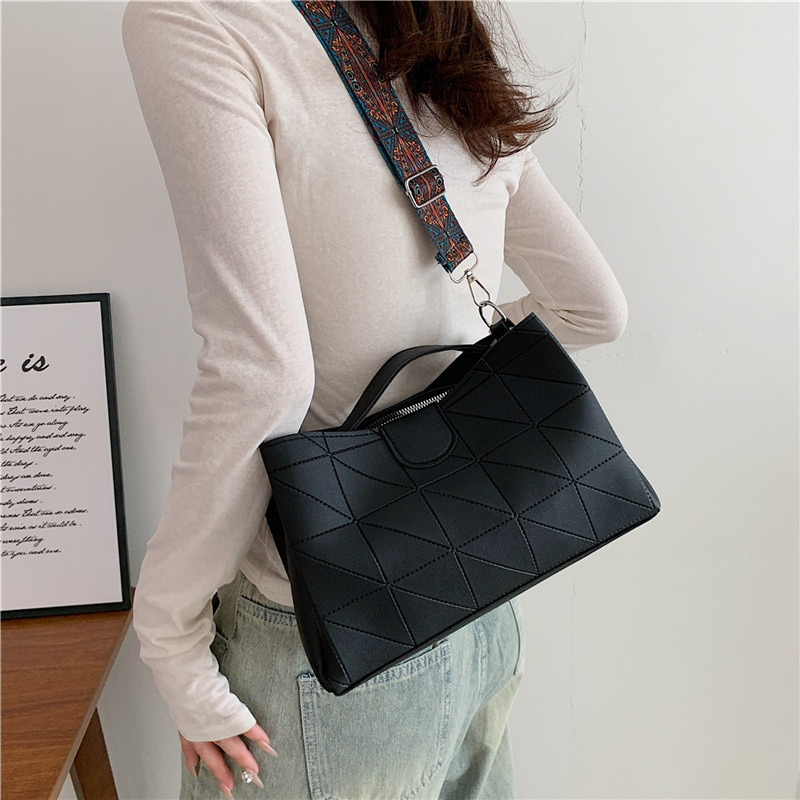 Bolso de mujer de estilo extranjero, bolso de mano de alto nivel, 2024 nuevo tipo de bolso de hombro pu, bolso de moda coreana, bolso de cinturón ancho, bolso de mano