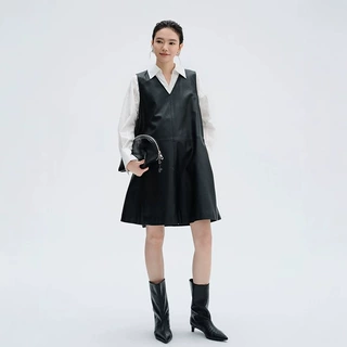 26秋季新款PU无袖连衣裙女简约时髦设计感气质显瘦中长款V领A字裙