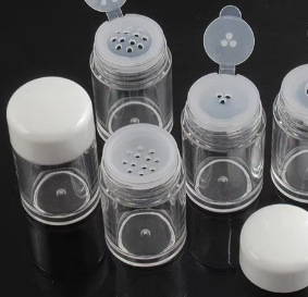 Con tapa transparente con tapón interior de 12 orificios; cubierta blanca de 10ml; plástico