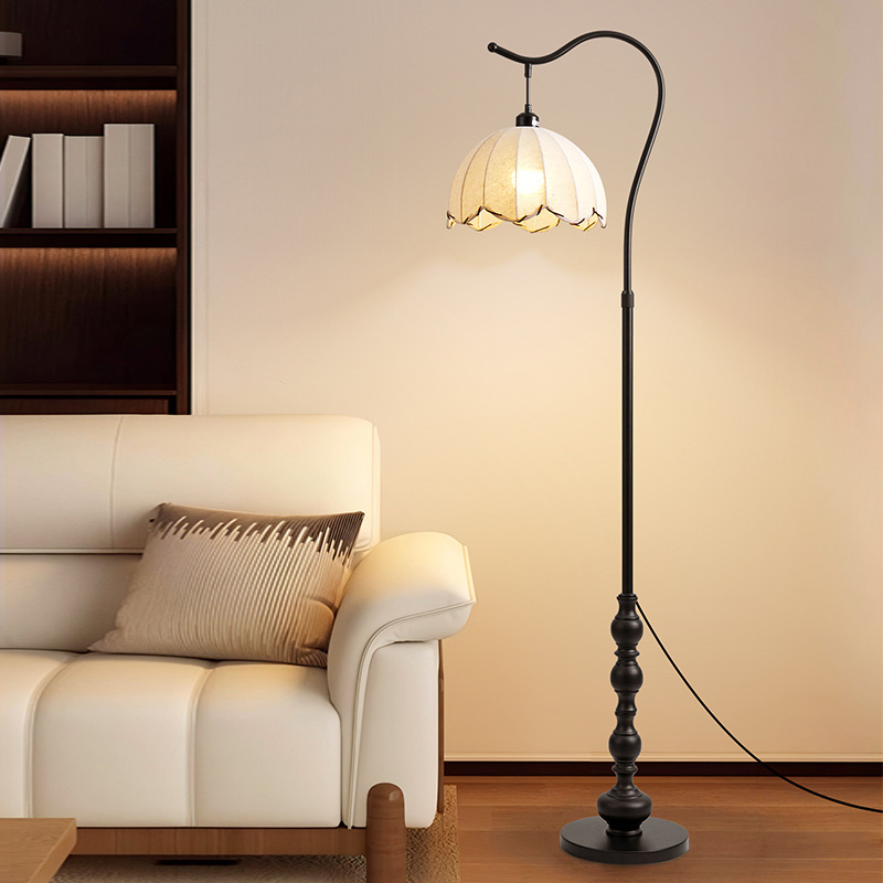 Luz de piso de estilo medieval torre de té de hotel antiguo estética vertical de la dinastía Song hierro forjado estudio dormitorio lámpara de escritorio 488L