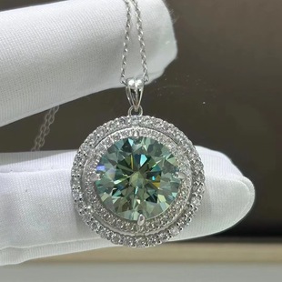 Exaggerated personality 10 karat green moissanite necklace women's European and American style simulation diamond pendant with certificate wholesale