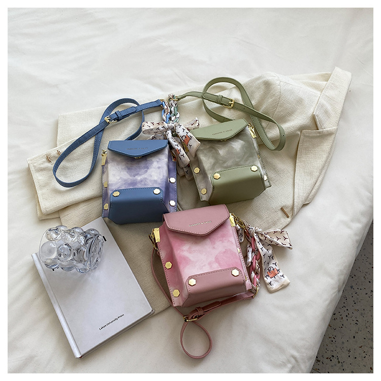 Solid Color Fashion Shopping Artificial Leather Soft Surface Buckle Square Blue Pink Green Shoulder Bags display picture 2