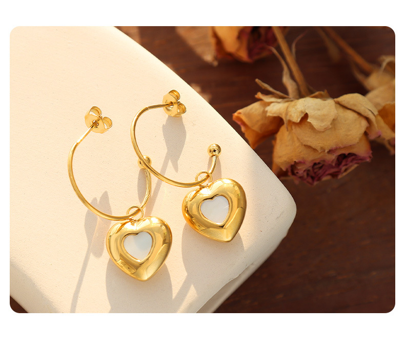 Korean Style Geometric C- Shaped Earrings Fashion Peach Heart Pendant Earrings display picture 3