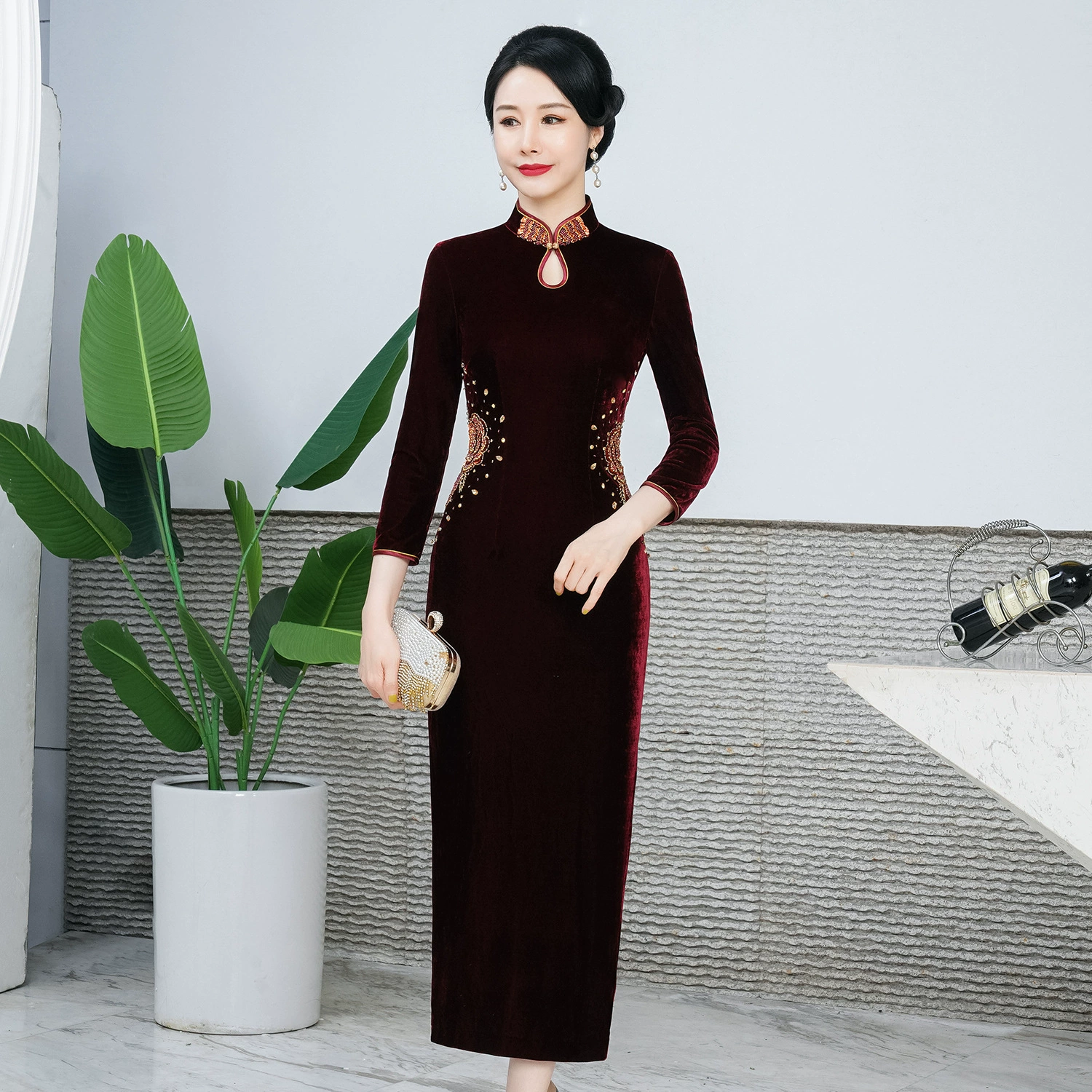 Бархатное банкетное платье с вышивкой Cheongsam от бренда Shenzhen High-end для людей среднего и пожилого возраста, платье для тещи