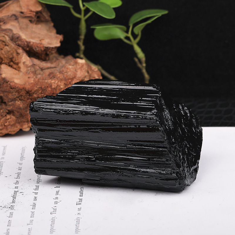 Organic high quality tourmaline natural ore