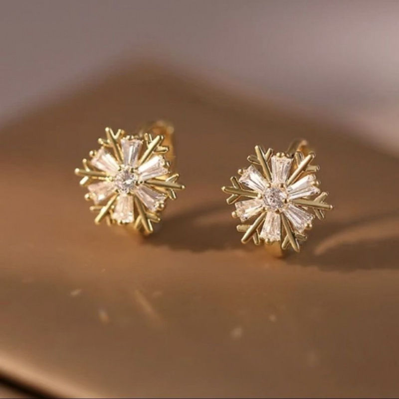 Niche Design Snowflake Zircon Earrings Sunflower Small and Exquisite Elegant Fashion Earrings Accessible Luxury Elegant Earrings