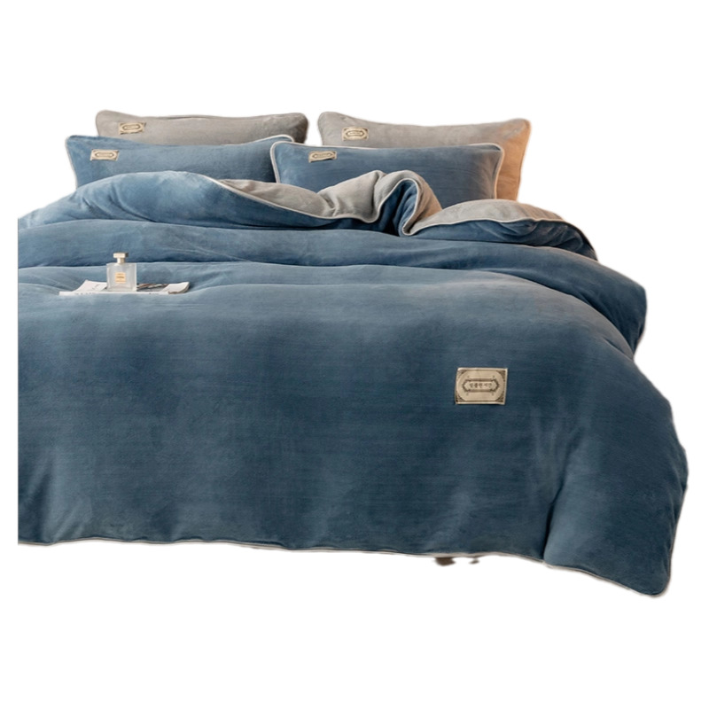 Alta sensación de cama de terciopelo de leche cuatro piezas con sábanas de terciopelo de coral de brida en otoño y invierno con un conjunto de terciopelo de tres piezas