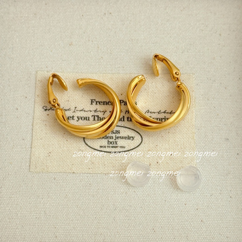 Matte gold resistance ear clip
