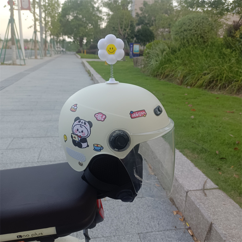 New national standard 3C years old children 1-5 years old electric car motorcycle four seasons universal ear protection adjustable helmet half helmet