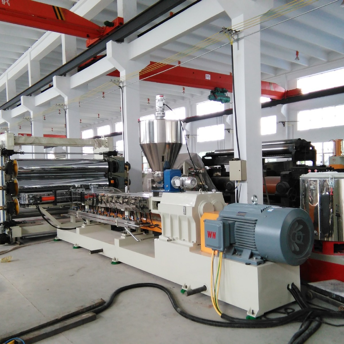 PE挤出生产线_PE片材挤出机