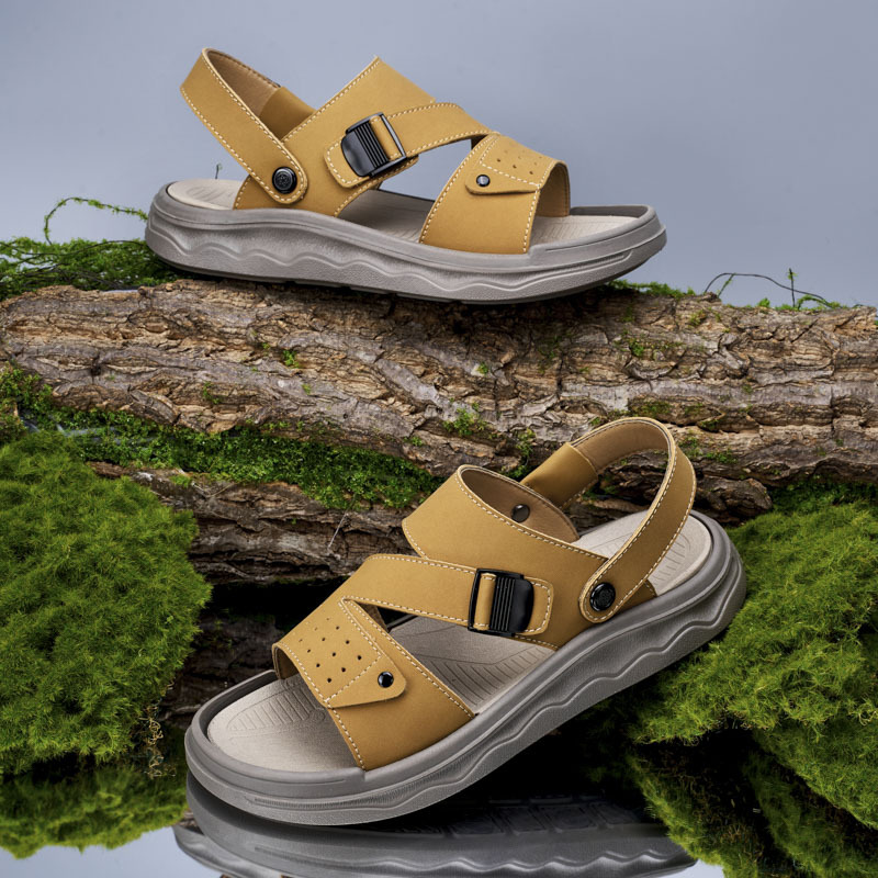 Sandalias para hombre ligero para el hogar al aire libre de doble uso antideslizante y resistente al desgaste 2025 verano nuevo estilo playa tendencia de moda chanclas image 1