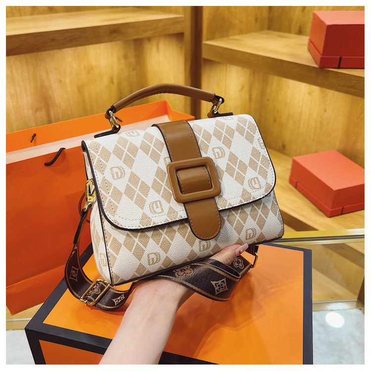 French niche design women's 2023 new fashion printed portable small square broadband one shoulder crossbody bag_voghion.com