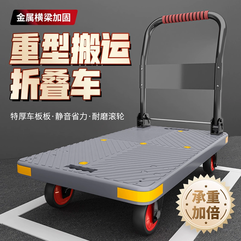 Цветная утолщенная маленькая тележка тянет грузовую тележку