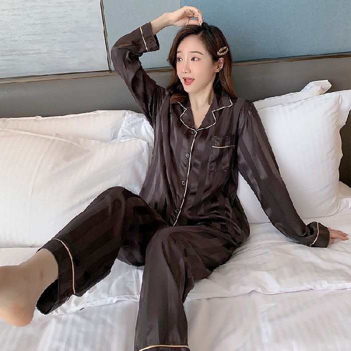 Pijamas de mujer primavera y otoño cardigan de manga larga de seda de hielo ropa para el hogar traje de dos piezas de seda artificial con cuello en v simple se puede usar fuera del verano