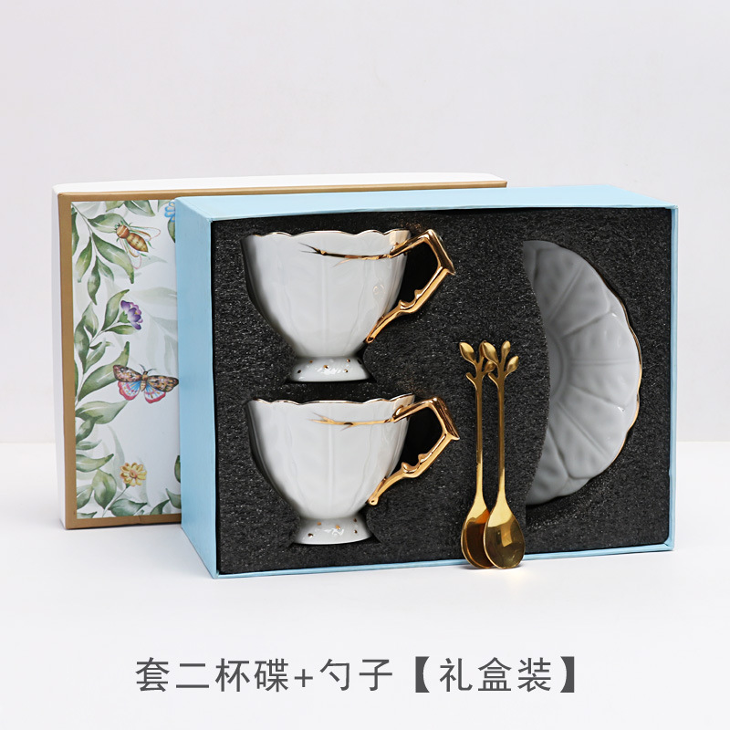 De gama alta de estilo europeo de cerámica taza de café y platillo traje exquisito británico pintura de oro juego de té de la tarde pareja taza de té perfumada